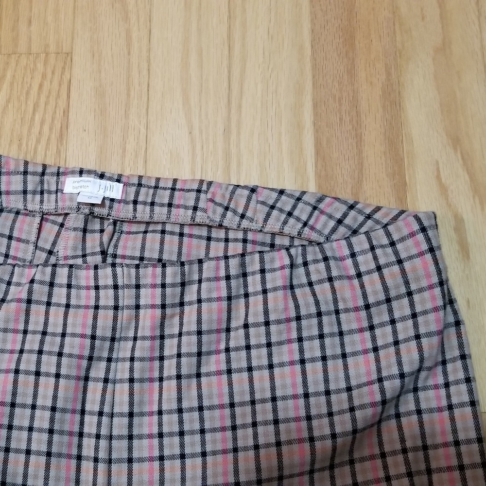 Crop stretch pants. - Picture 3 of 7